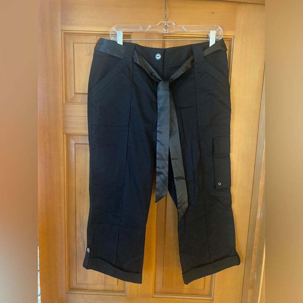 Daisy Fuentes Black Cropped Cargo Pants   NWT Size 10